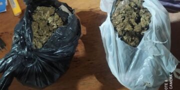 AÇÃO DA POLICIA MILITAR PRENDE MOTOCICLISTA E APREENDE QUASE UM QUILO DE ENTORPECENTE