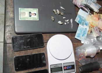 POLÍCIA MILITAR PRENDE CASAL DO TRÁFICO DE DROGAS
