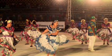 Atrações juninas e show nacional marcam primeira noite de apresentações do Arraial Flor do Maracujá, em Porto Velho
