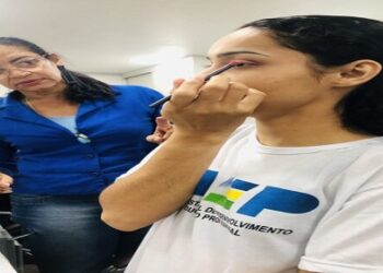 Inscrições para cursos na Escola Móvel de Imagem Pessoal em Extrema, seguem até dia 10