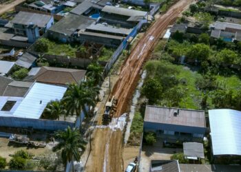 Mais de 40 ruas do bairro Três Marias recebem manutenção e reparos