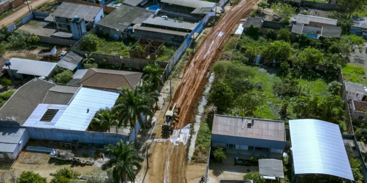 Mais de 40 ruas do bairro Três Marias recebem manutenção e reparos