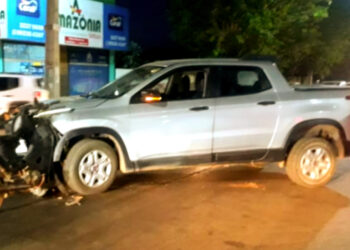 Acidente entre moto e carro deixa uma mulher ferida