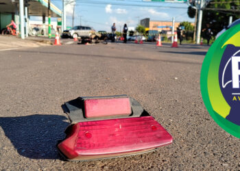 Motociclista é socorrido em estado grave após ser atingido por carro