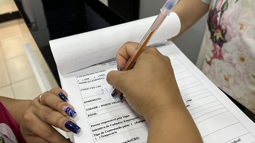 Grande rede de restaurantes espera por candidatos à vaga de atendimento até esta quinta-feira (20)