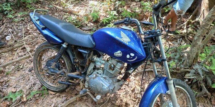 POLÍCIA MILITAR RECUPERA MOTO FURTADA