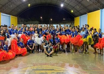 Deputado Alan Queiroz prestigia ensaio de quadrilhas para o arraial Flor do Maracujá