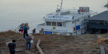 Barco saúde inicia mais uma viagem para levar serviços especializados à população ribeirinha