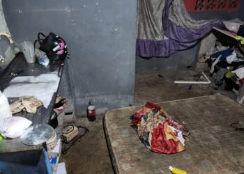 Mãe é presa por tráfico e por maltratar criança “criança, visivelmente suja, estava sentada em um colchão imundo e fétido”