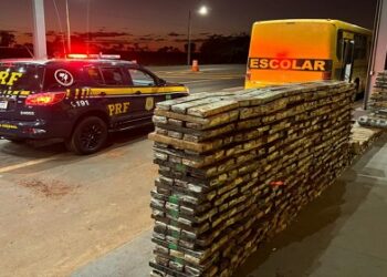 PRF apreende 1,6 tonelada de maconha dentro de ônibus escolar falso em Paranaíba (MS)