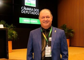 Deputado Pedro Fernandes discute regularização de terras durante reunião do Parlamento Amazônico em Brasília