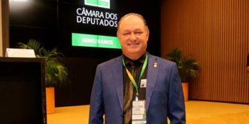 Deputado Pedro Fernandes discute regularização de terras durante reunião do Parlamento Amazônico em Brasília