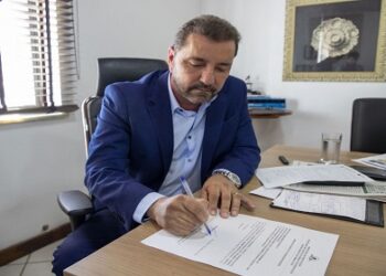Assinada a ordem de serviço para obras de asfalto, drenagem e calçadas nos bairros Aponiã e Planalto