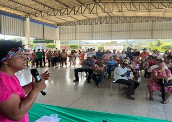 Sílvia Cristina entrega novo barracão da feira em Governador Jorge Teixeira