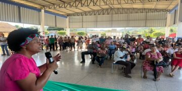 Sílvia Cristina entrega novo barracão da feira em Governador Jorge Teixeira