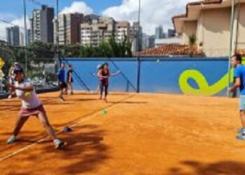 5 benefícios da prática de tênis para a saúde