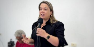 Cláudia de Jesus sugere criação de programas de apoio psicológico nas escolas