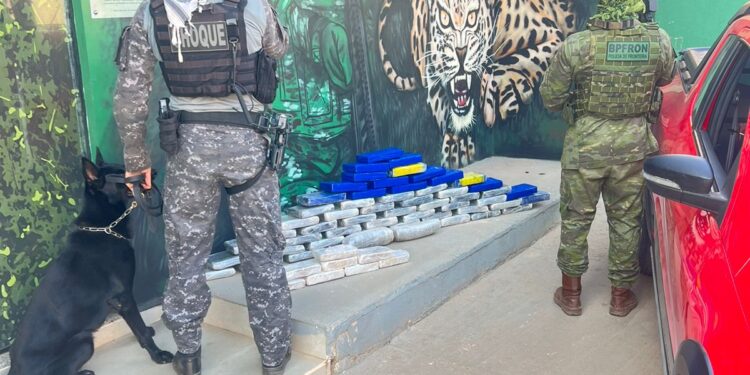 PROTETOR DAS FRONTEIRAS: POLÍCIA MILITAR APREENDE VEÍCULO E APROXIMADAMENTE 70 QUILOS DE ENTORPECENTES