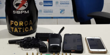 FORÇA TÁTICA: Jovem é preso em frente da casa da vó na mexico