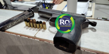 Engraçadinho armado é empinando moto acabou sendo preso