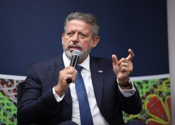 Mudanças na legislação do aborto e liberação de armas e drogas não passam na Câmara, diz Lira