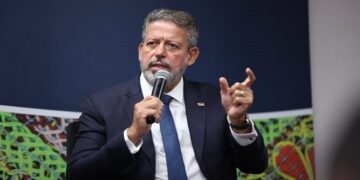 Mudanças na legislação do aborto e liberação de armas e drogas não passam na Câmara, diz Lira