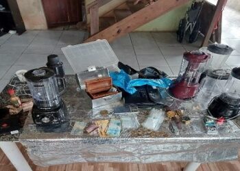 AÇÃO DA POLÍCIA MILITAR DESCOBRE PONTO DE VENDA DE DROGAS, RECUPERA OBJETOS, PRENDE AUTOR DE FURTO E RECEPTAÇÃO