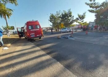 Apenado monitorado morre atropelado por carreta na BR-364