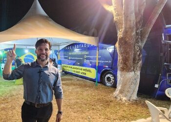 Deputado Delegado Camargo recebe a população no gabinete móvel na 39° Expoari