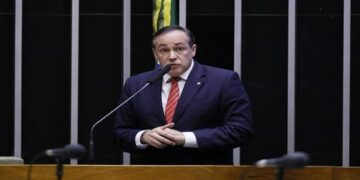 Proposta de emenda à Constituição permite ao Congresso suspender decisão do Supremo