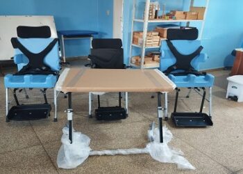 EDUCAÇÃO – Prefeitura investe em cadeiras adaptadas para alunos com deficiência