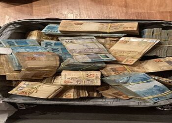 PF fiscaliza aeroporto da Pampulha e apreende mais de meio milhão de reais em espécie