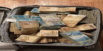 PF fiscaliza aeroporto da Pampulha e apreende mais de meio milhão de reais em espécie