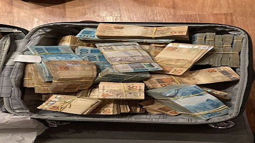 PF fiscaliza aeroporto da Pampulha e apreende mais de meio milhão de reais em espécie