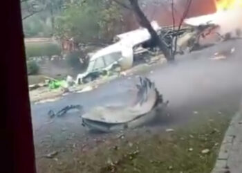Veja o vídeo: Avião com 62 pessoas a bordo cai em Vinhedo