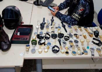 POLÍCIA MILITAR RECAPTURA FORAGIDO DA JUSTIÇA COM MAIS DE 100 ANOS DE PENA E RECUPERA RELÓGIOS ROUBADOS