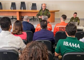 COMANDANTE DA 17ª BRIGADA DE INFANTARIA DE SELVA VISITA O 2º BPM E SE REÚNE COM CHEFIAS DE INSTITUIÇÕES