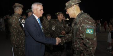 Procurador-Geral de Justiça recebe homenagem em evento da 17ª BIS