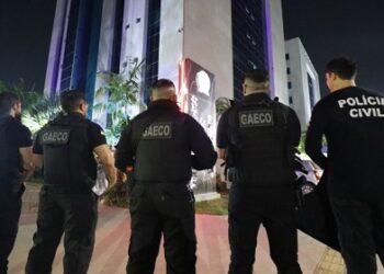 Compartilhar   Foto acessível: operação Ministério Público deflagra Operação Epimorfose em Candeias do Jamari/RO e Salvador/BA