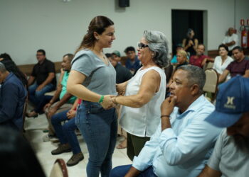 Mariana Carvalho inicia campanha ouvindo a população e apresentando propostas concretas