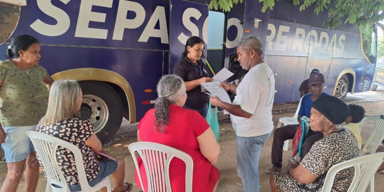 Moradores do Setor 6 em Cacaulândia recebem ação de regularização fundiária do governo de RO