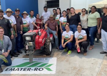 Em Mirante da Serra, Cláudia de Jesus faz entrega de implementos agrícolas