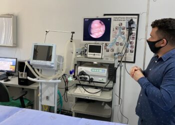 Dra. Taíssa entrega broncoscópio ao Hospital Cosme Damião, adquirido com emenda parlamentar de R$ 244 mil
