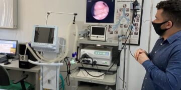 Dra. Taíssa entrega broncoscópio ao Hospital Cosme Damião, adquirido com emenda parlamentar de R$ 244 mil
