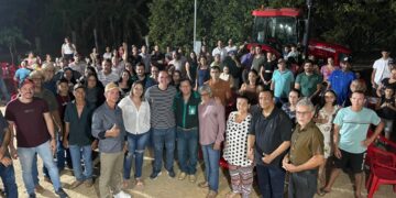 Alan Queiroz entrega trator de R$ 250 mil para a comunidade da Linha 05, em Monte Negro