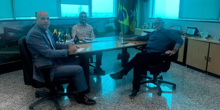 Ismael Crispin e prefeito Tinoco garantem manutenção da linha 95 em São Francisco do Guaporé
