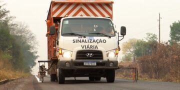 DER inicia obras de microrevestimento na rodovia 383, em Cacoal