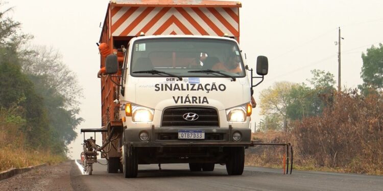 DER inicia obras de microrevestimento na rodovia 383, em Cacoal