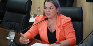 Cláudia de Jesus solicita celeridade para cirurgias de catarata no SUS