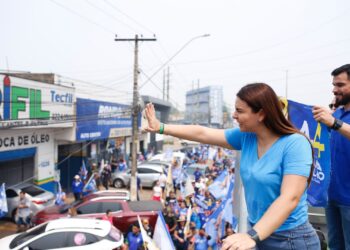 Mariana Carvalho faz caminhadas nas avenidas Sete de Setembro, Nações Unidas e Jatuarana